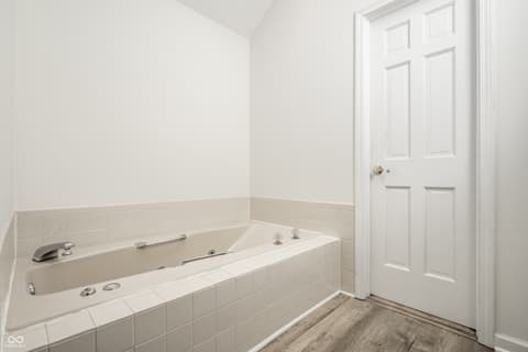 Photo of 828 Pebble Brook Place, Noblesville, IN