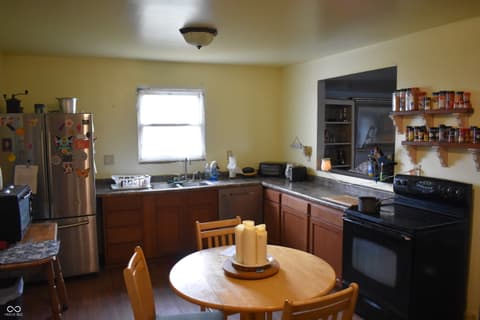 Photo of 364 W 1650 N, Summitville, IN