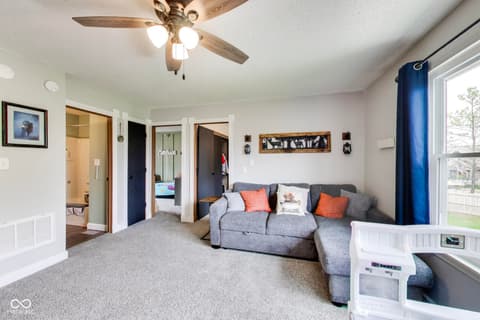 Living room at 106 Coralbury Court, Mooresville, IN