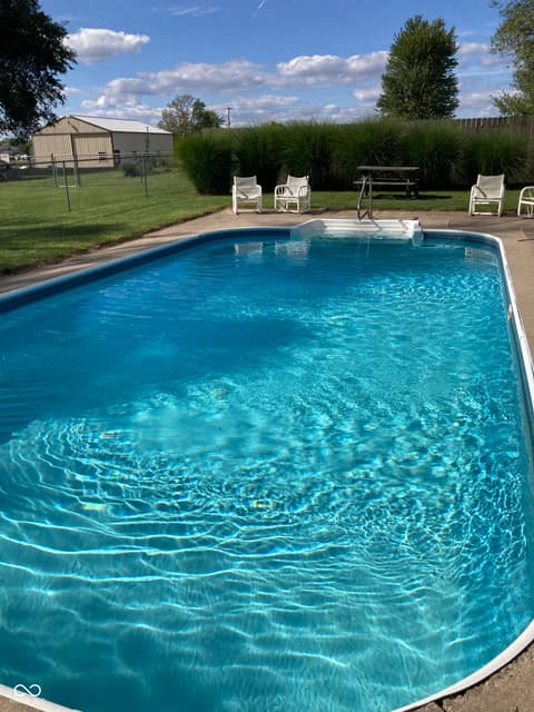 Pool at 3806 S State Road 3, New Castle, IN