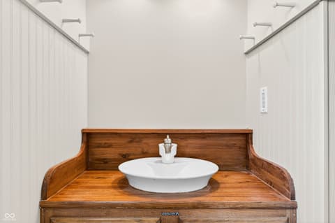 Photo of 280 W Main Street, Nashville, IN