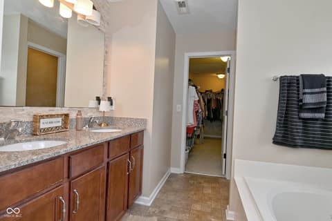 Photo of 712 Settlers Walk, Brownsburg, IN
