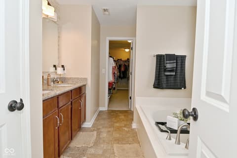 Photo of 712 Settlers Walk, Brownsburg, IN