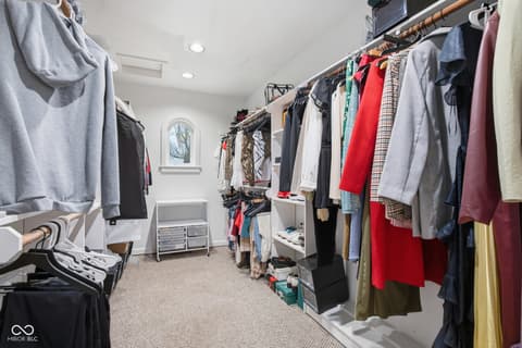 Walk In Closets — 7234 W 200 S, Jamestown, IN