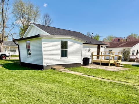 Photo of 402 Walnut Street, Hope, IN