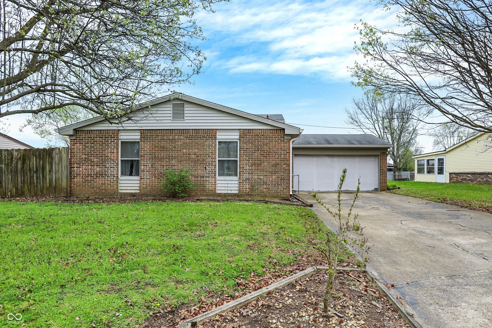 Front exterior at 1515 Canterbury Drive, Shelbyville, IN