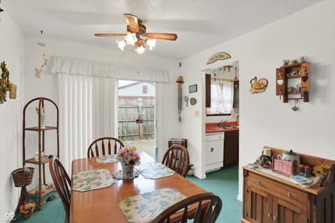 Dining room at 1515 Canterbury Drive, Shelbyville, IN