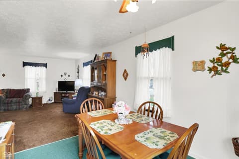 Dining room at 1515 Canterbury Drive, Shelbyville, IN