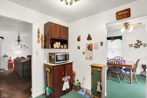 Dining room at 1515 Canterbury Drive, Shelbyville, IN