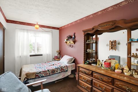 Bedroom at 1515 Canterbury Drive, Shelbyville, IN