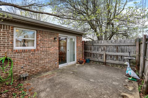 Outdoor living area at 1515 Canterbury Drive, Shelbyville, IN