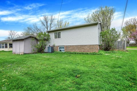 Side exterior at 1515 Canterbury Drive, Shelbyville, IN