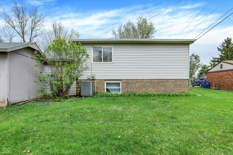 Side exterior at 1515 Canterbury Drive, Shelbyville, IN