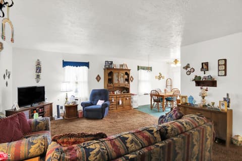 Living room at 1515 Canterbury Drive, Shelbyville, IN