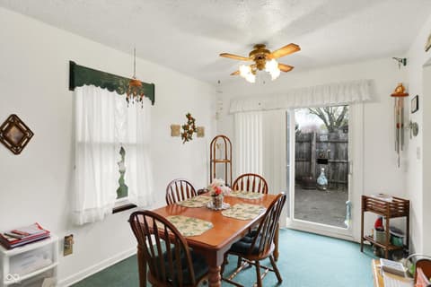 Dining room at 1515 Canterbury Drive, Shelbyville, IN