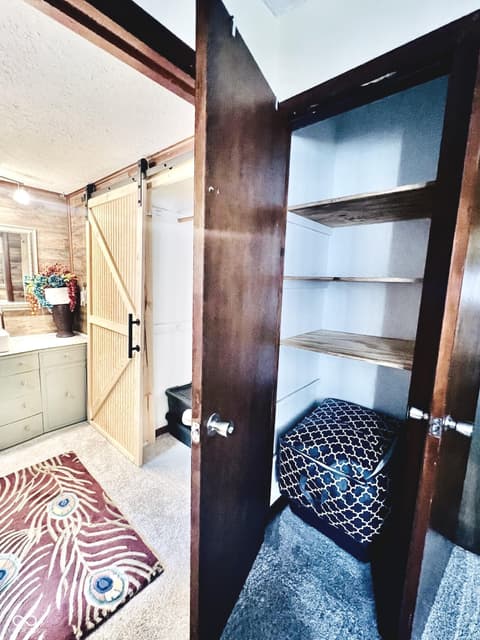 Closet — 7989 E County Road 200 N, Avon, IN