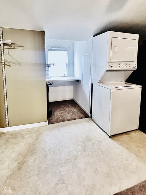 Loft — 7989 E County Road 200 N, Avon, IN