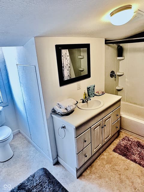 Loft — 7989 E County Road 200 N, Avon, IN