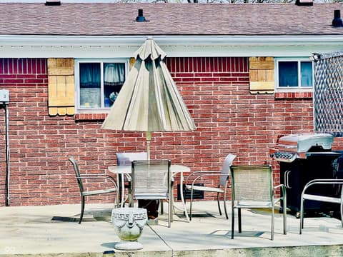 Outdoor living area at 7989 E County Road 200 N, Avon, IN