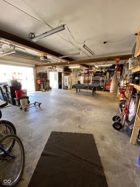 Garage at 7989 E County Road 200 N, Avon, IN