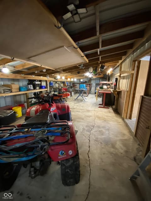 Garage at 7989 E County Road 200 N, Avon, IN
