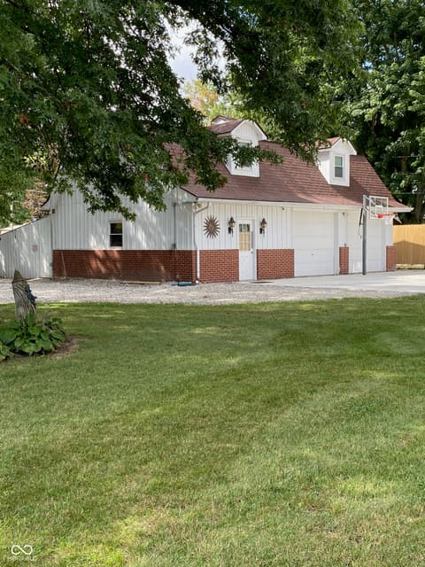 Yard at 7989 E County Road 200 N, Avon, IN