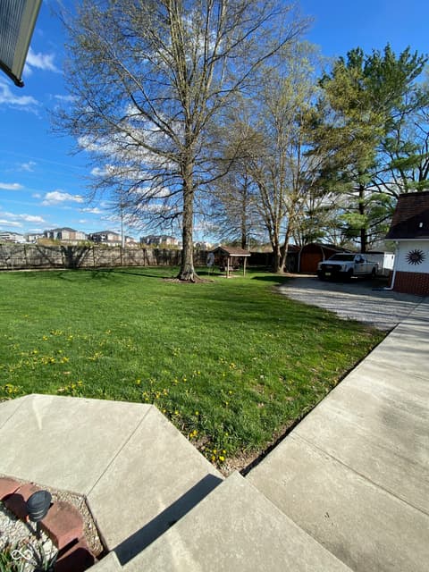 Yard at 7989 E County Road 200 N, Avon, IN