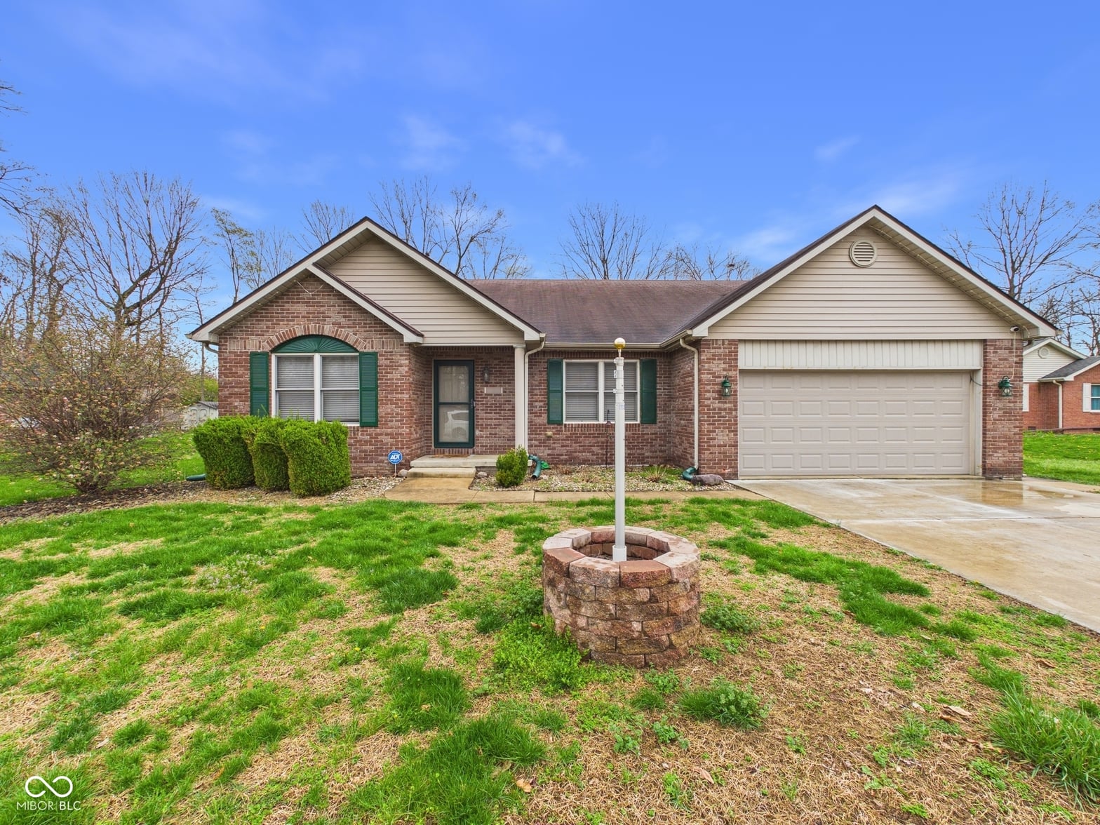 Photo of 1102 Evergreen Court, Anderson, IN