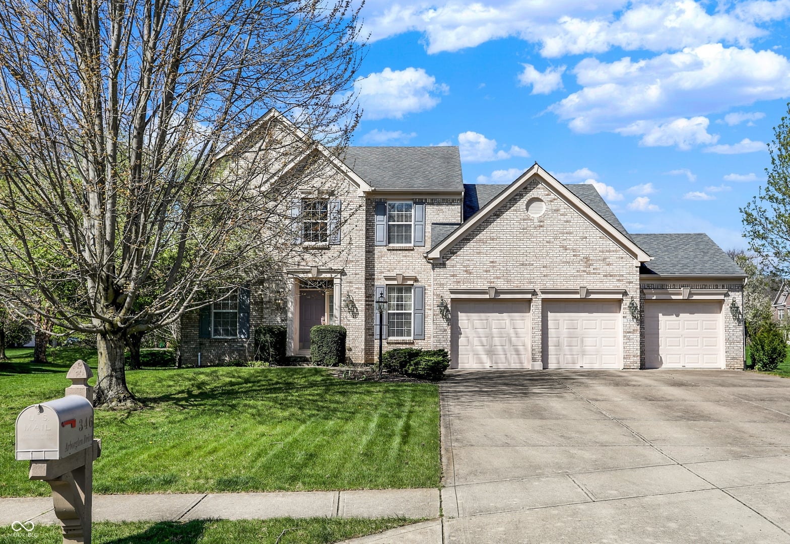 Photo of 346 Arborglen Drive, Brownsburg, IN