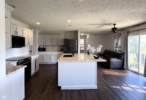 Photo of 1881 Wynnewood Lane, Avon, IN