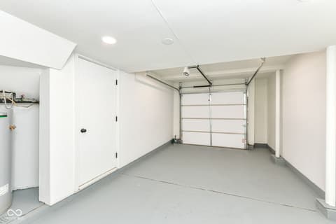 Garage at 7321 Harbour Point, Indianapolis, IN
