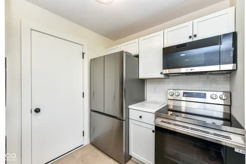 Kitchen at 7321 Harbour Point, Indianapolis, IN