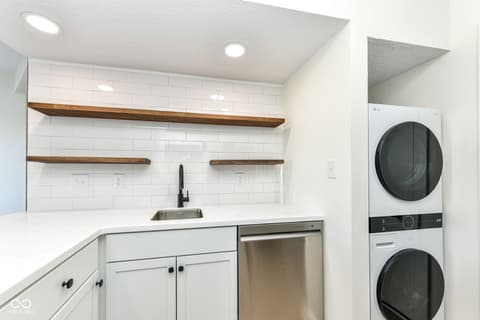 Laundry room at 7321 Harbour Point, Indianapolis, IN