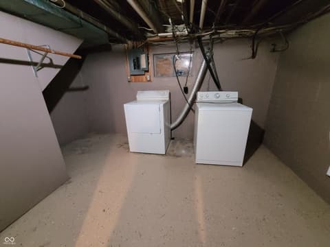 Laundry room at 25 W Stump Street, Williamsport, IN