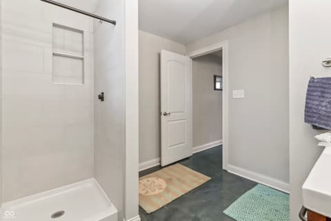 Photo of 8928 Carriage Lane, Indianapolis, IN