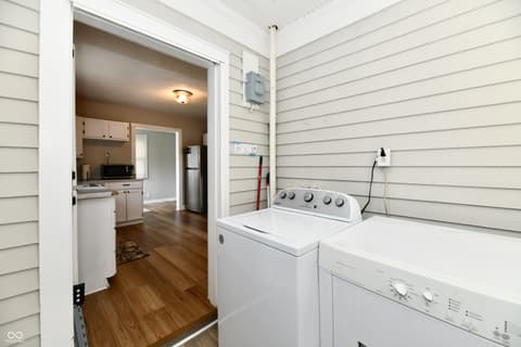 Laundry room at 142 S 5th Avenue, Beech Grove, IN