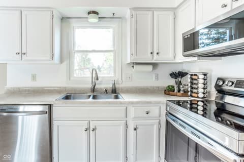 Photo of 55 Waterford Court, Zionsville, IN