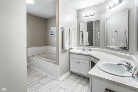 Photo of 55 Waterford Court, Zionsville, IN