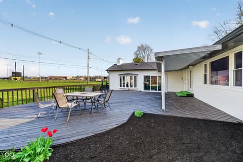 Outdoor living area at 1919 Elizaville Road, Lebanon, IN