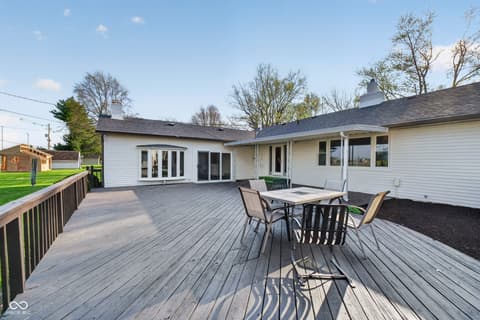 Outdoor living area at 1919 Elizaville Road, Lebanon, IN