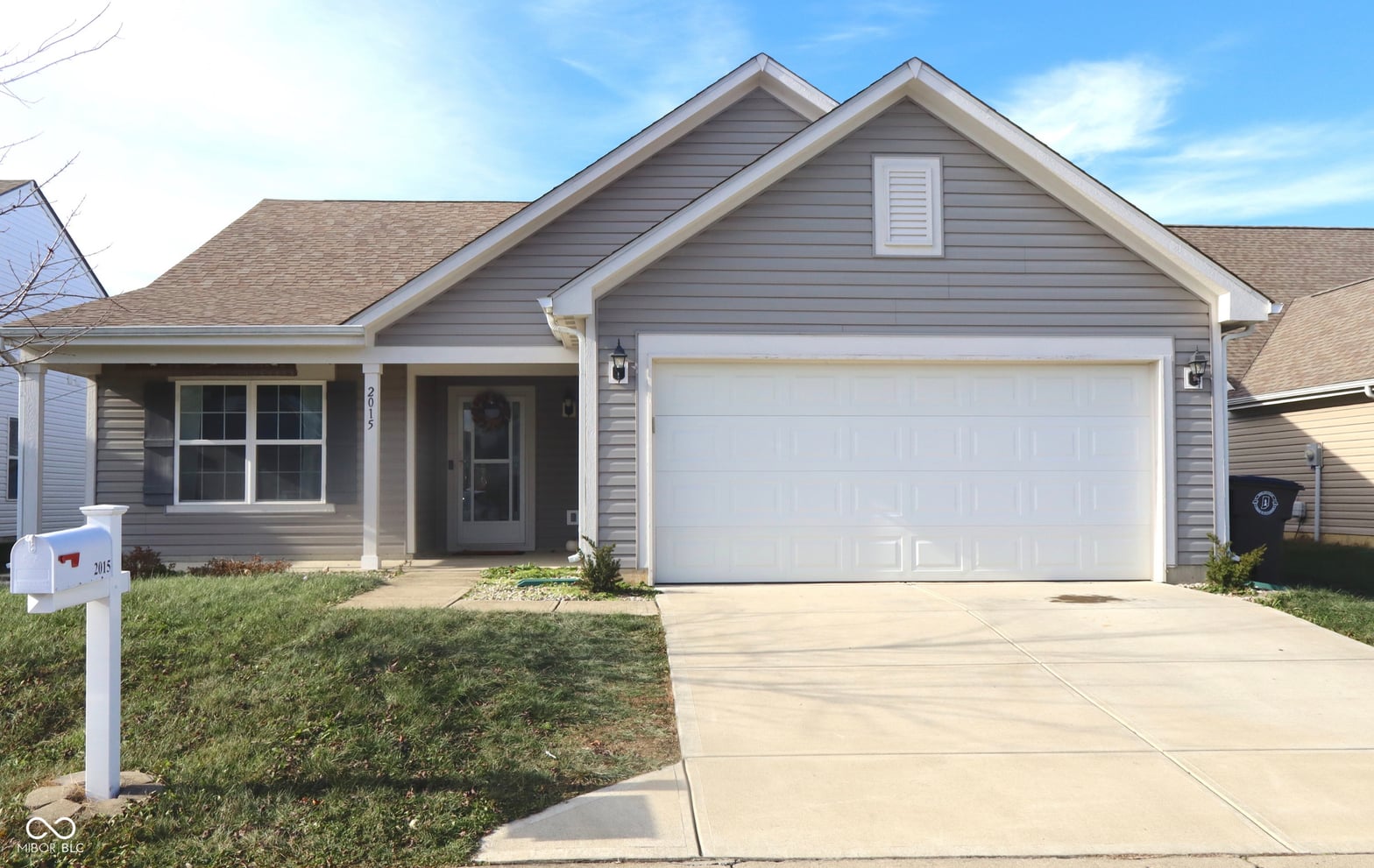 Front exterior at 2015 Red Oak Court, Shelbyville, IN