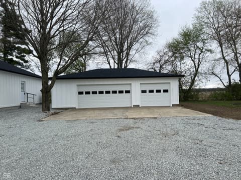Garage at 4653 E Us Highway 36, Markleville, IN