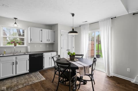 Photo of 434 Driftwood Court, Franklin, IN