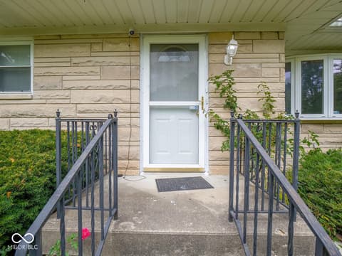 Foyer at 2326 E Banta Road, Indianapolis, IN