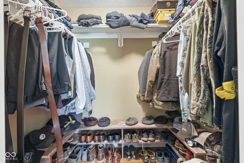 Walk In Closets — 440 Daugherty Road, Nashville, IN