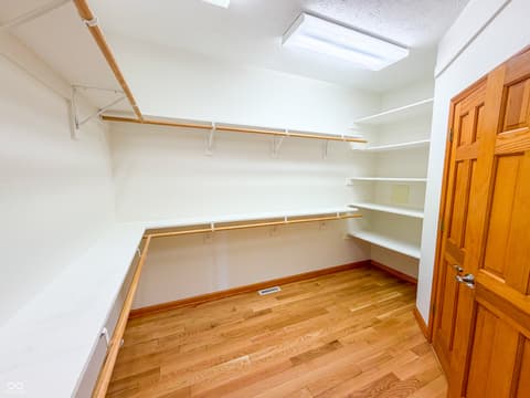 Walk In Closets — 3861 E 300 N, Crawfordsville, IN