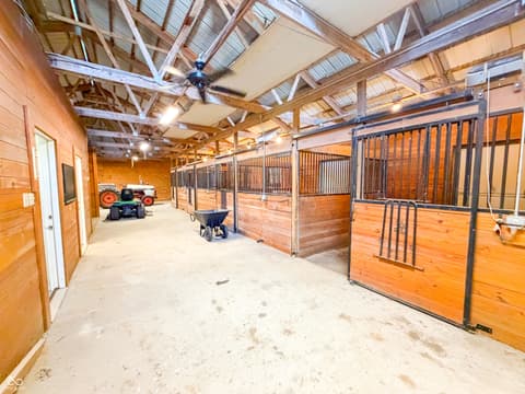 Stable — 3861 E 300 N, Crawfordsville, IN