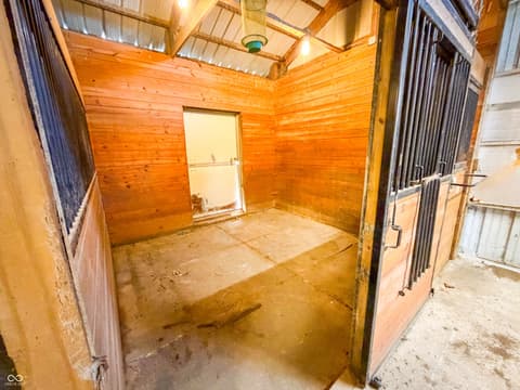 Stable — 3861 E 300 N, Crawfordsville, IN