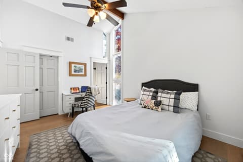 Photo of 9428 S Harbour Pointe Drive, Bloomington, IN