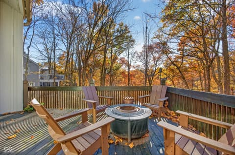 Photo of 9428 S Harbour Pointe Drive, Bloomington, IN